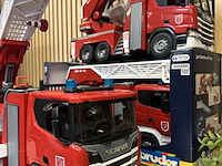4x speelgoed (3x scania brandweerladderwagen, 1x volvo graafmachine) bruder - afbeelding 9 van  10