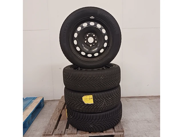 4x stalen velg met winterbanden voor vw, continental, wintercontact - 205/55 r 16 94h xl - afbeelding 1 van  9