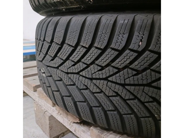 4x stalen velg met winterbanden voor vw, continental, wintercontact - 205/55 r 16 94h xl - afbeelding 9 van  9