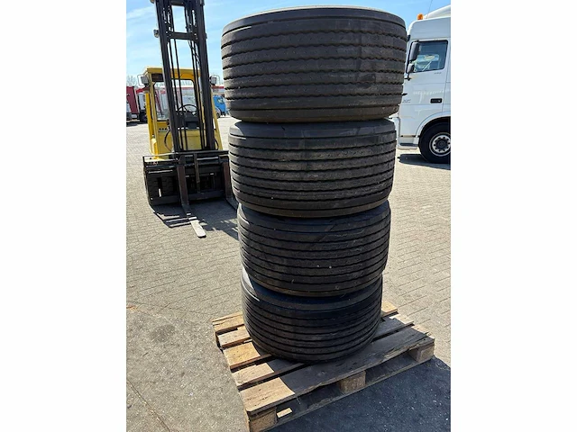 4x trailerbanden 445/45r19.5 - afbeelding 3 van  5