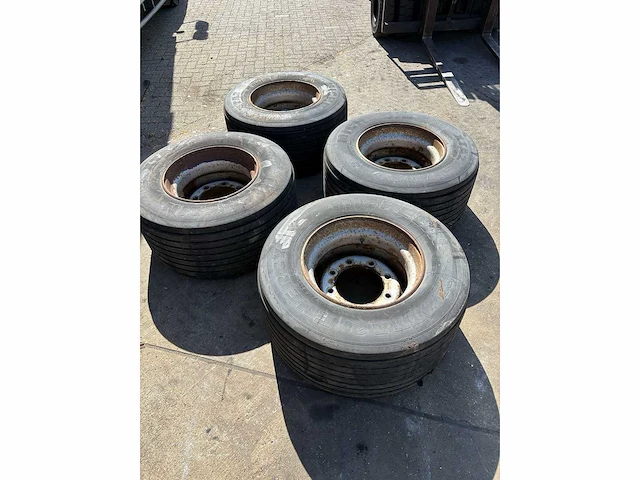 4x trailerbanden 445/45r19.5 - afbeelding 4 van  5