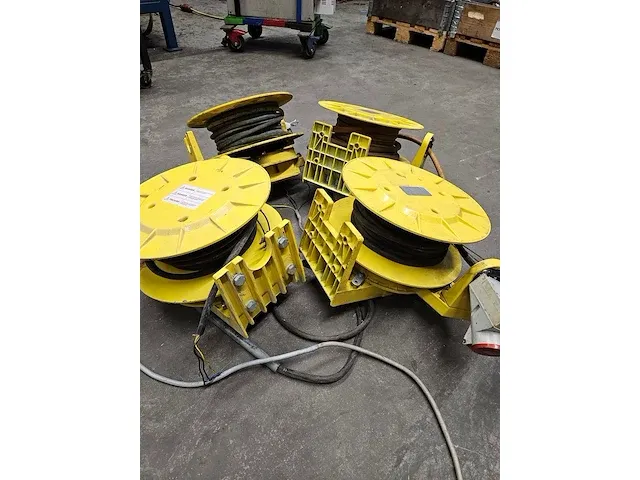4x veerkabelhaspel - afbeelding 1 van  3