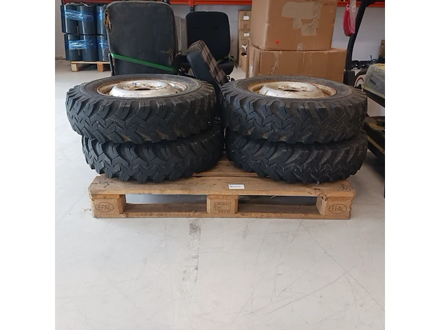4x velgen met banden 5x130 g klasse, firestone off road 4x4 banden, all season - afbeelding 1 van  13
