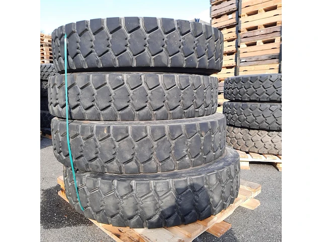 4x vrachtwagenband goodyear, off road ord - afbeelding 1 van  5