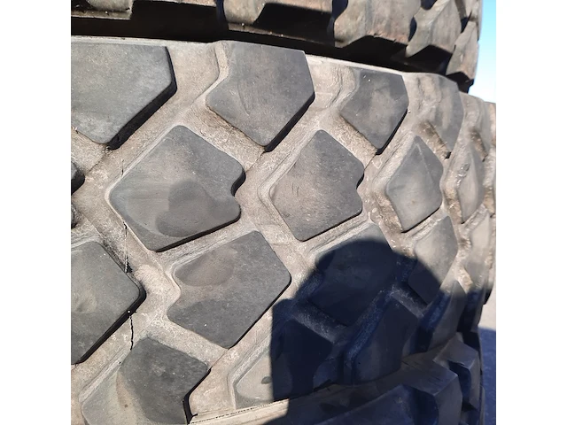 4x vrachtwagenband michelin, xzl - afbeelding 6 van  8