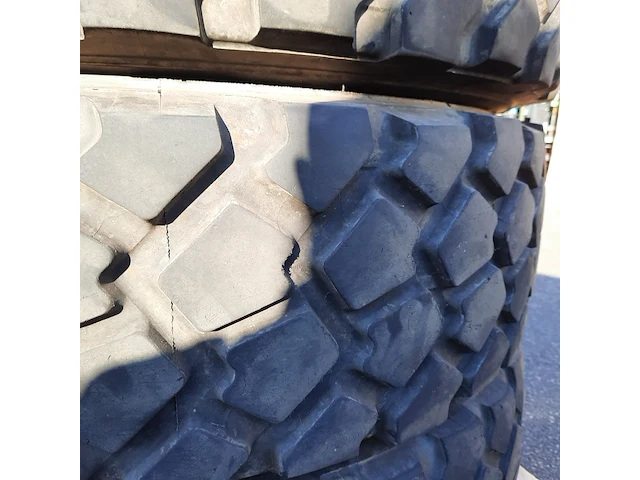 4x vrachtwagenband michelin, xzl - afbeelding 7 van  8