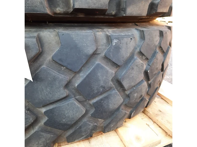 4x vrachtwagenband michelin, xzl - afbeelding 8 van  8