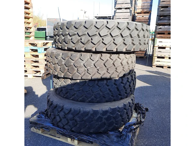 4x vrachtwagenband michelin, xzl - afbeelding 1 van  8