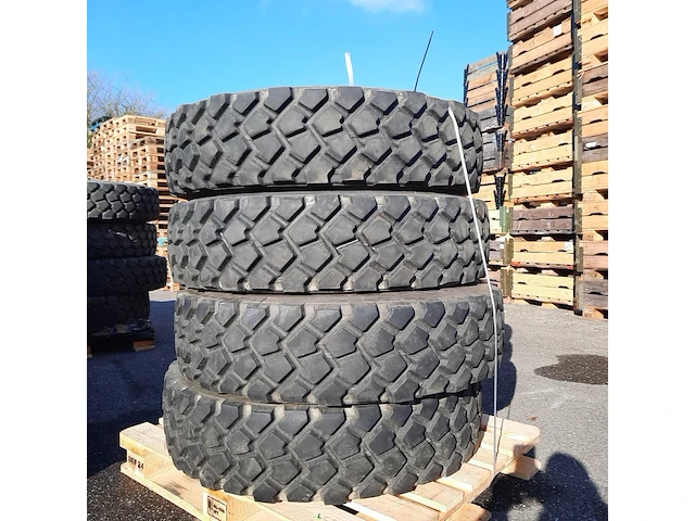 4x vrachtwagenband michelin, xzl - afbeelding 1 van  8
