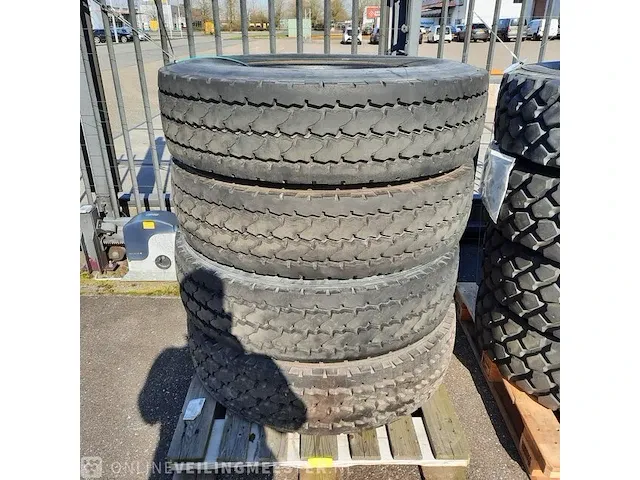 4x vrachtwagenband michelin, xzy-2 - afbeelding 1 van  5