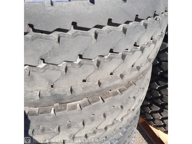4x vrachtwagenband michelin, xzy-2 - afbeelding 5 van  5