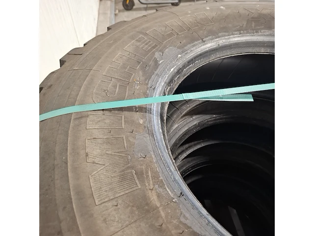 4x vrachtwagenband, michelin - afbeelding 2 van  5