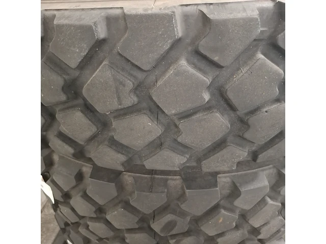 4x vrachtwagenband, michelin - afbeelding 5 van  5