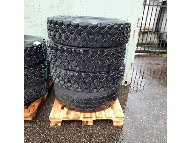4x vrachtwagenband, o,a. michelin, o.a. xzl - afbeelding 1 van  5