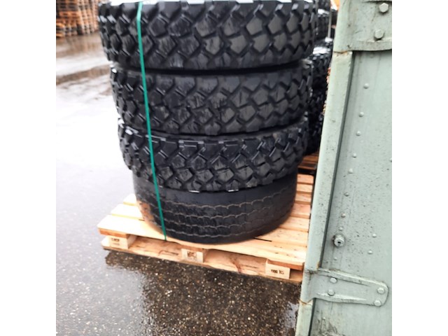4x vrachtwagenband, o,a. michelin, o.a. xzl - afbeelding 2 van  5