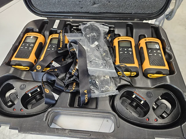 4x waterbestendige portofoonset motorola, tlkr t80 extreme. , geel - afbeelding 1 van  7
