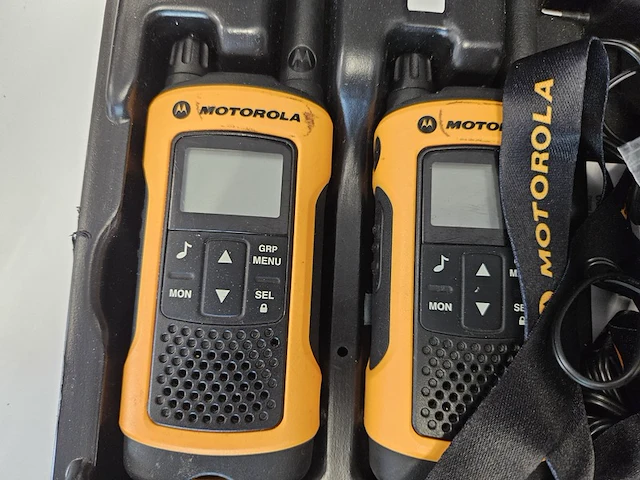 4x waterbestendige portofoonset motorola, tlkr t80 extreme. , geel - afbeelding 4 van  7