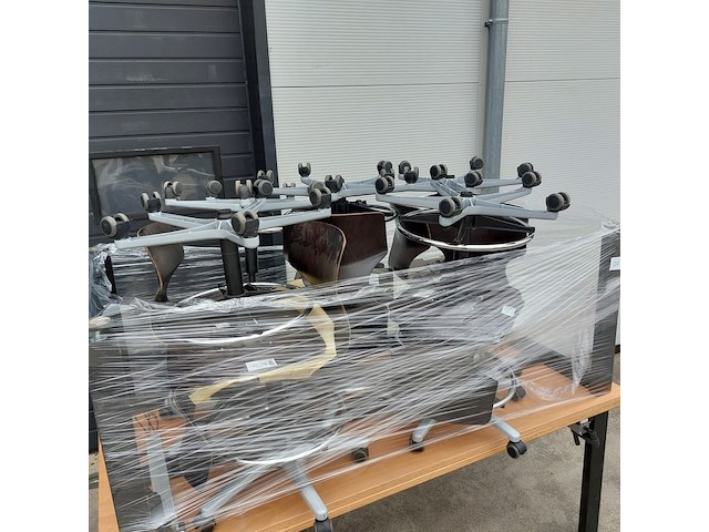 4x werktafel met 20x bureaustoel - afbeelding 10 van  11