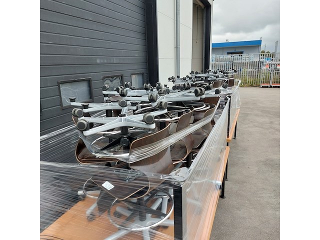 4x werktafel met 36x bureaustoel - afbeelding 9 van  12