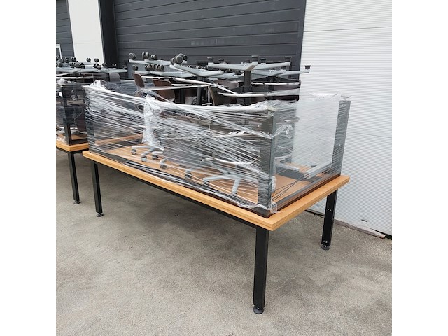 4x werktafel met 36x bureaustoel - afbeelding 11 van  12