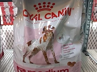 4x zak hondenvoer royal canin, medium adult - afbeelding 4 van  4