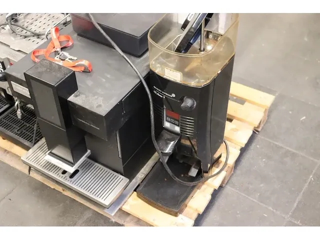 5 diverse koffiemachines en 1 warmtehouder - afbeelding 2 van  6