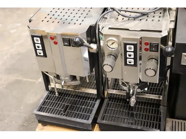 5 diverse koffiemachines en 1 warmtehouder - afbeelding 3 van  6
