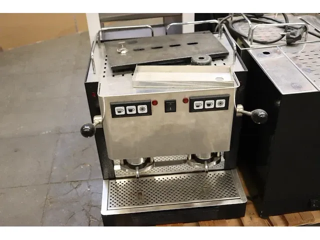 5 diverse koffiemachines en 1 warmtehouder - afbeelding 5 van  6