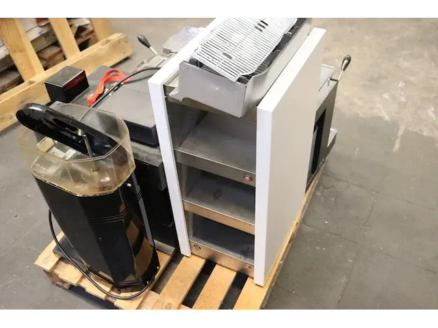 5 diverse koffiemachines en 1 warmtehouder - afbeelding 6 van  6
