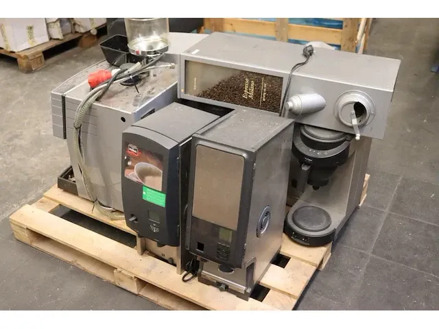 5 diverse koffiemachines - afbeelding 1 van  6