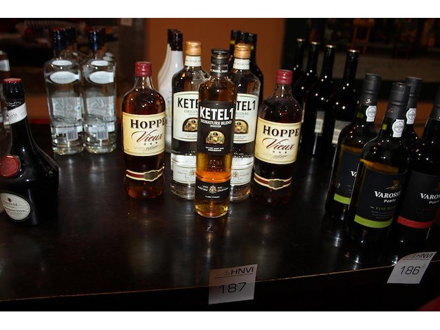 5 flessen jenever in diverse uitvoeringen - afbeelding 1 van  2