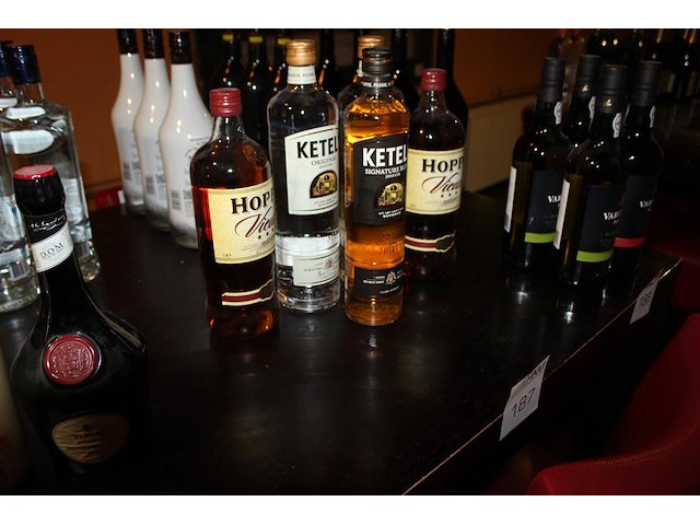 5 flessen jenever in diverse uitvoeringen - afbeelding 2 van  2