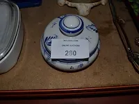 5 koperen steelpannetjes, 5 onderzet borden, tinnen schaal met deksel, koperen pot, koffiekan, enz - afbeelding 2 van  7