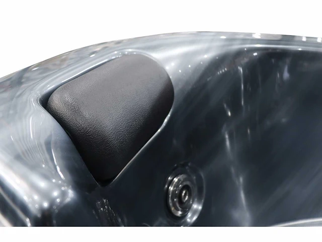 5-persoons buitenspa met bluetooth en subwoofer - afbeelding 2 van  17
