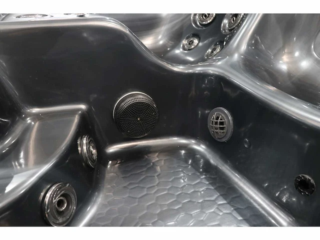 5-persoons buitenspa met bluetooth en subwoofer - afbeelding 3 van  17