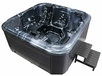 5-persoons buitenspa met bluetooth en subwoofer