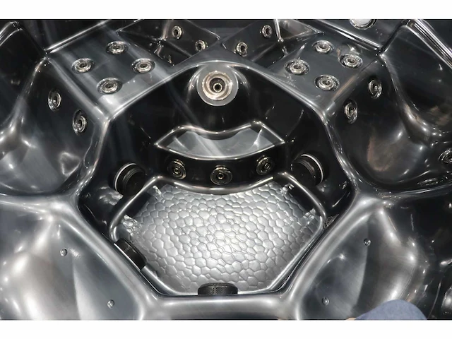 5-persoons buitenspa met bluetooth en subwoofer - afbeelding 12 van  17