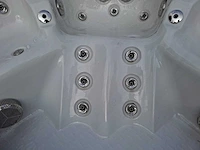 5 persoons jacuzzi en buitenspa - afbeelding 3 van  24