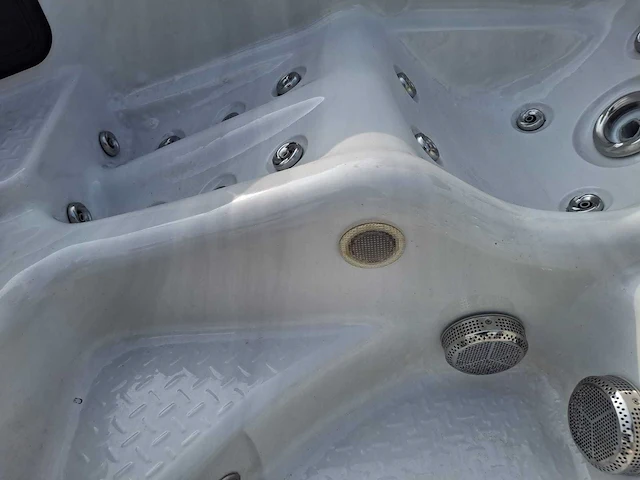 5 persoons jacuzzi en buitenspa - afbeelding 4 van  24