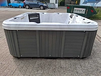 5 persoons jacuzzi en buitenspa - afbeelding 10 van  24