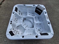 5 persoons jacuzzi en buitenspa - afbeelding 1 van  24