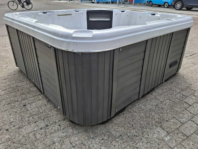5 persoons jacuzzi en buitenspa - afbeelding 13 van  24