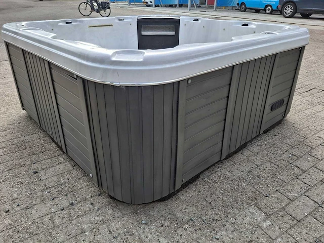 5 persoons jacuzzi en buitenspa - afbeelding 16 van  24