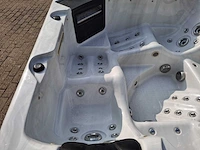 5 persoons jacuzzi en buitenspa - afbeelding 18 van  24