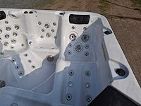 5 persoons jacuzzi en buitenspa - afbeelding 19 van  24