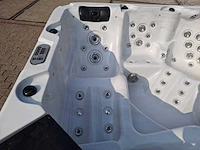 5 persoons jacuzzi en buitenspa - afbeelding 20 van  24