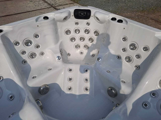 5 persoons jacuzzi en buitenspa - afbeelding 21 van  24