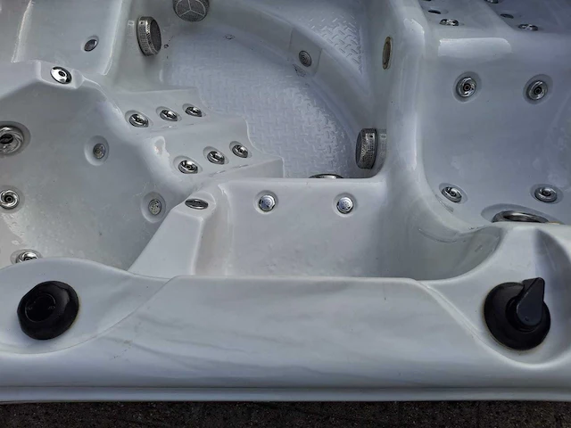 5 persoons jacuzzi en buitenspa - afbeelding 24 van  24