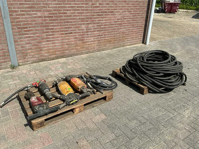 5 pneumatische breekhamers met slangen - afbeelding 1 van  8