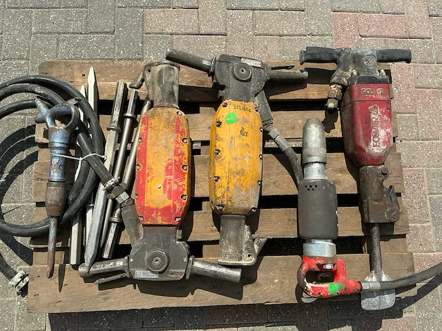 5 pneumatische breekhamers met slangen - afbeelding 2 van  8